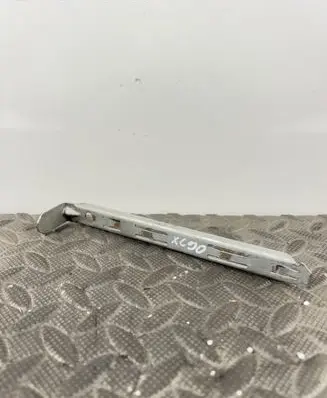 Volvo XC90 Headlight/headlamp mounting bracket 8637181
