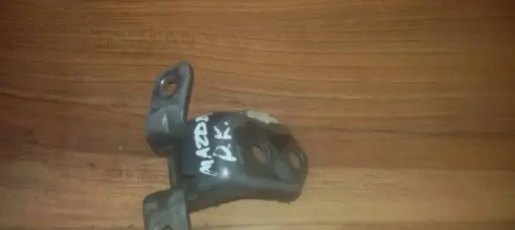 Mazda 3 I Front door upper hinge