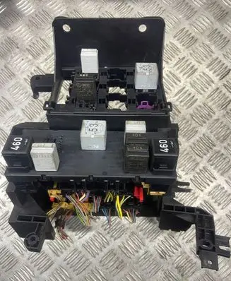 Volkswagen Caddy Fuse box set 1T1959503C 1K0937049AD H52S2102