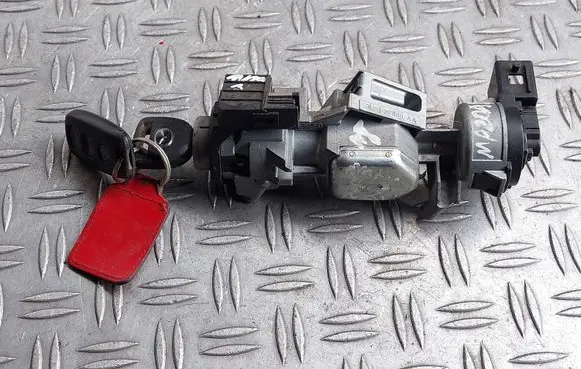 Mazda 3 I Ignition lock 3M513F880AA