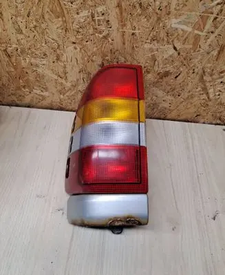 Opel Frontera B Rear/tail lights E110191