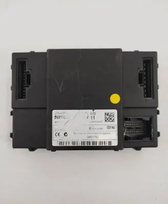 Nissan Navara D40 Comfort/convenience module DB01752 5WK48935 24AL000081