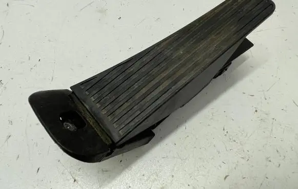 Volvo XC60 Accelerator throttle pedal 32212451