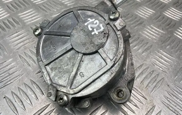 Mercedes-Benz E W212 Vacuum pump A2712301665 2C1C120626B