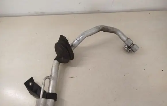 Air conditioning (A/C) pipe/hose
