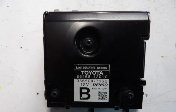 Toyota RAV 4 (XA40) Windshield/windscreen camera 8646842010
