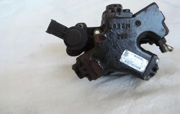 Opel Astra J Fuel injection high pressure pump 55575157