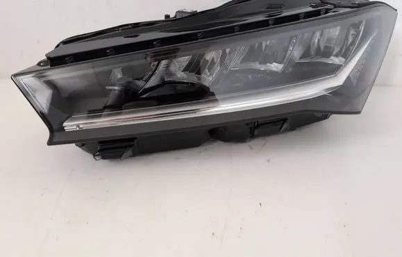 Skoda Superb B9 Headlight/headlamp 3P1941015
