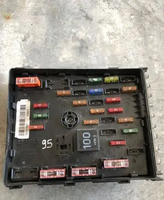 Volkswagen PASSAT B6 Fuse module 3C0937125 63592777