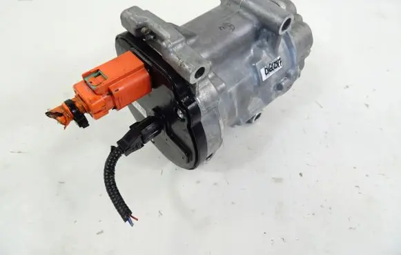 Toyota Yaris XP210 Air conditioning (A/C) compressor (pump) 042400-0740
