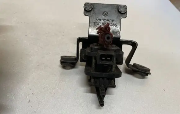 Audi A4 S4 B6 8E 8H Turbo solenoid valve 7D0906285 4715396