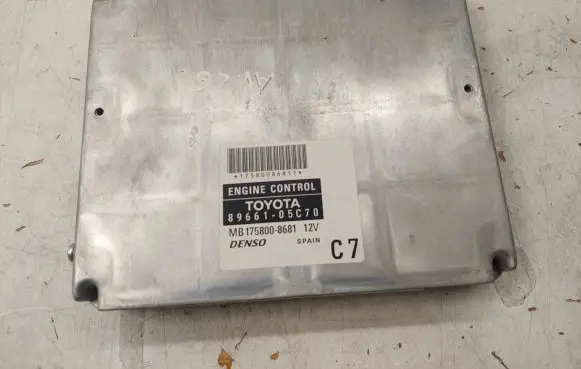 Toyota Avensis T250 Engine control unit/module MB1758008681 8966105C70
