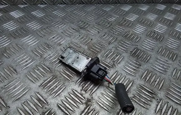 Nissan X-Trail T31 Mass air flow meter 226807S000 AFH70M38