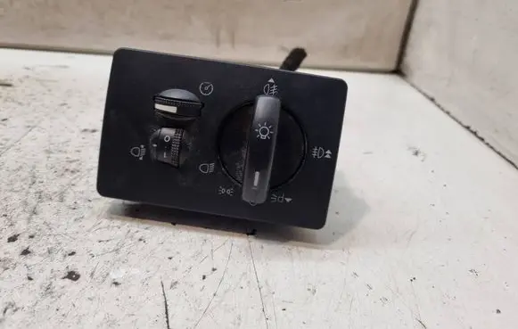 Ford Focus C-MAX Light switch 7M5T13A024AA
