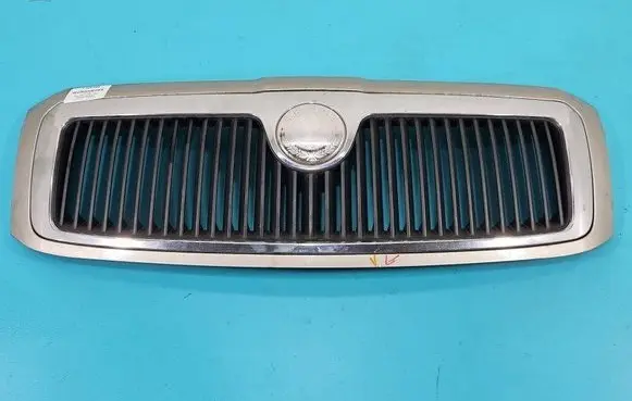 Skoda Superb B5 (3U) Front bumper upper radiator grill 3U0853480 IMPRK1485080