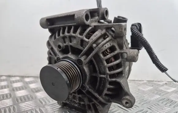 Mercedes-Benz E W211 Generator/alternator A0121549802 761297