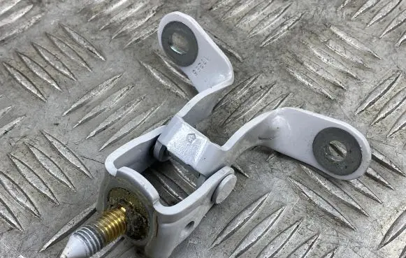 Jeep Grand Cherokee Tailgate/trunk/boot hinge