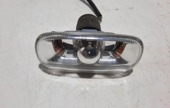 Front fender indicator light