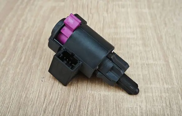 Audi A7 S7 4G Brake pedal sensor switch 4F0945459B