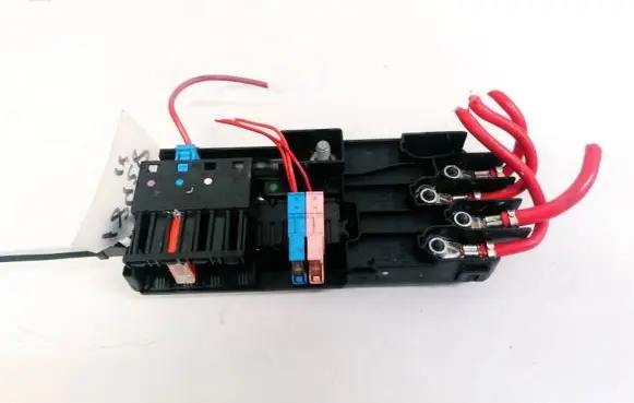 Mercedes-Benz CLS C219 Fuse box set 013948411