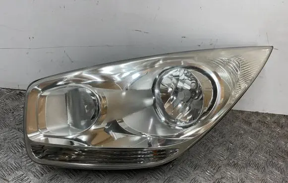 KIA Venga Headlight/headlamp 921011P000