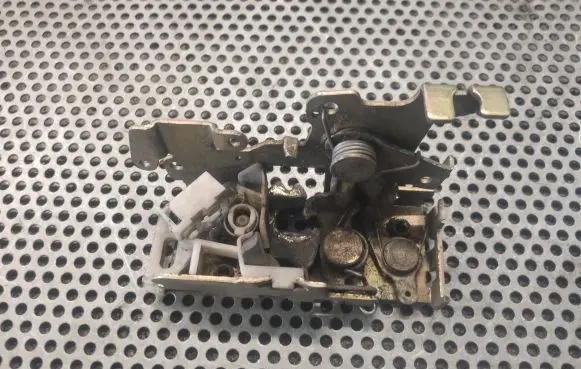 Volkswagen II LT Rear door lock 9017301035