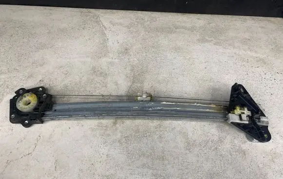 Honda Civic Rear window lifting mechanism without motor