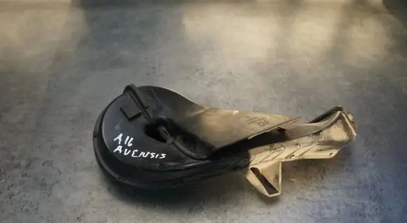 Toyota Avensis T270 Intake resonator 17751-0x010
