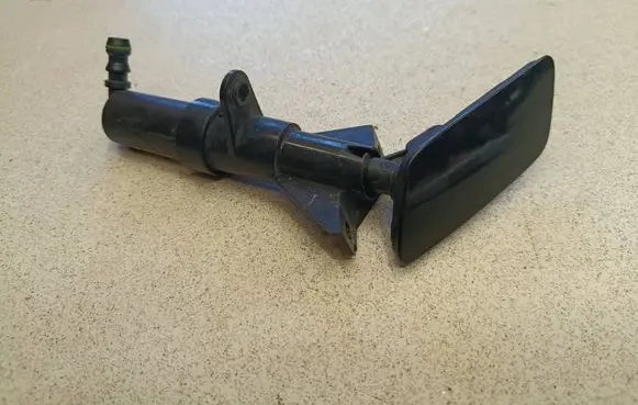 Volkswagen PASSAT CC Headlight washer spray nozzle 1307030666 3C8955103B 300413