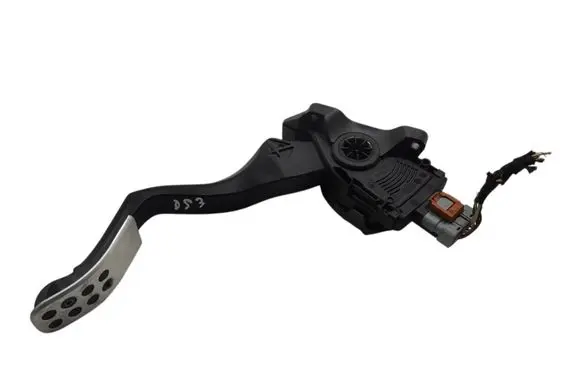 Accelerator throttle pedal