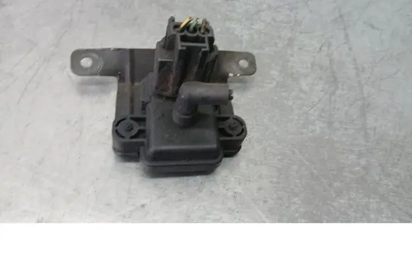 Ford Focus Vacuum valve 98AB9S428AB