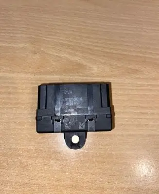 Toyota Avensis T250 Seat heating relay 875010W0100