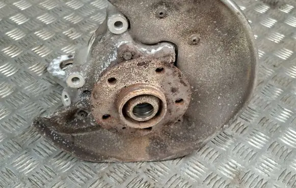 Rear wheel hub spindle/knuckle