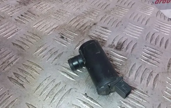 Ford Focus Windscreen/windshield washer pump E13021168