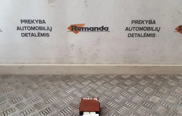 Toyota Yaris Door control unit/module 8597052040