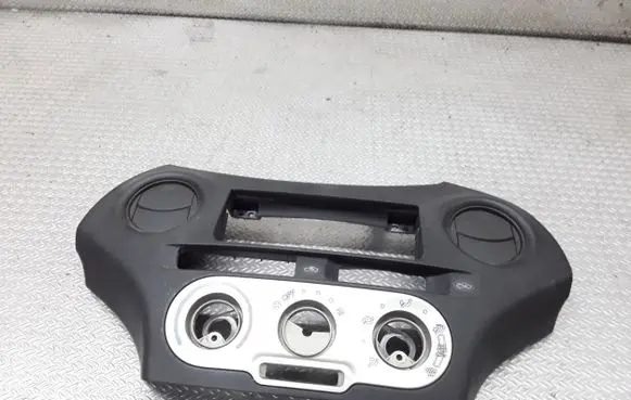 Toyota Yaris Climate control/heater control trim 7591970010