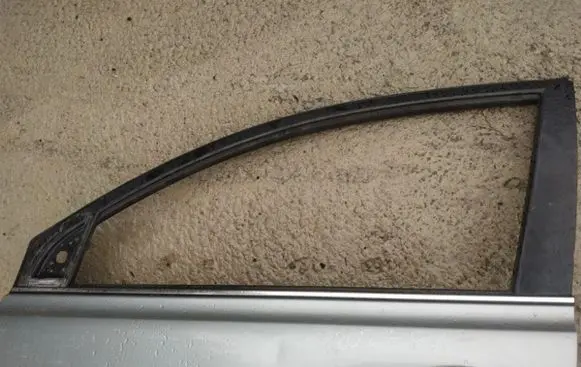 Front door glass trim molding