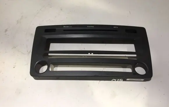 Skoda Octavia Mk2 (1Z) Radio/GPS head unit trim 1Z0035212C