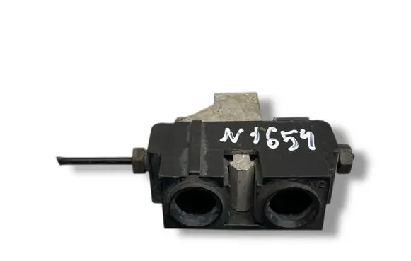 Citroen C5 Air suspension valve block 96399219