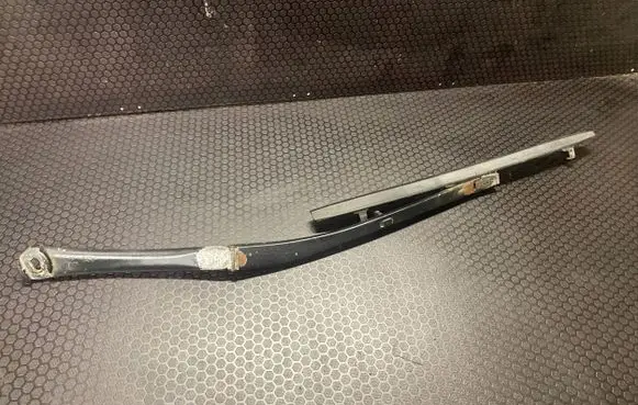 BMW 5 E39 Front wiper blade arm 8361743
