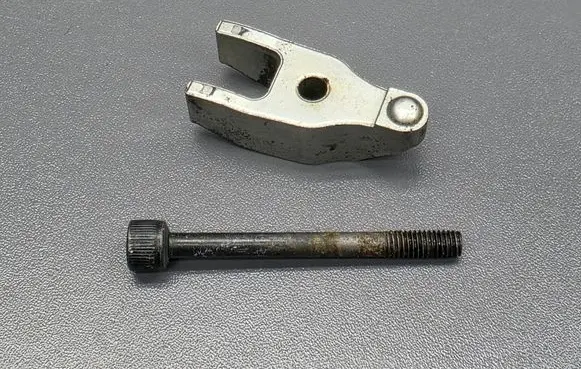 Honda CR-V Fuel Injector clamp holder 