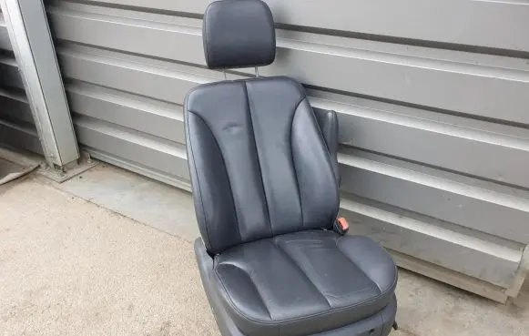 Chrysler Pacifica Front passenger seat 