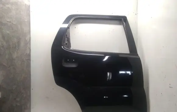 Suzuki Ignis Rear door