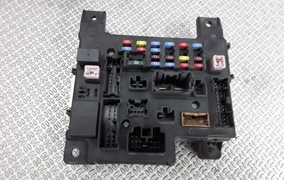 Mitsubishi Lancer X Fuse module 8637A318