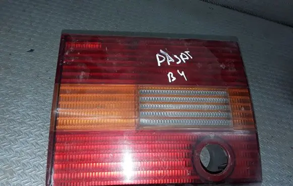 Volkswagen PASSAT B4 Tailgate rear/tail lights 3A9945108