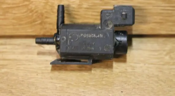 Volvo V70 Turbo solenoid valve 72224010