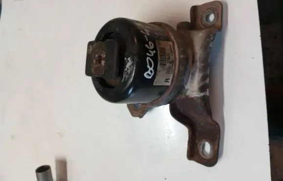 Volvo XC60 Engine mount bracket 31330135
