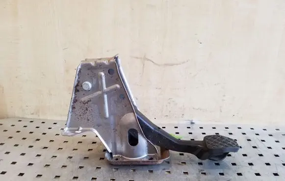 Volkswagen Golf V Brake pedal 1K1721057