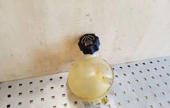 Peugeot 307 Coolant expansion tank/reservoir