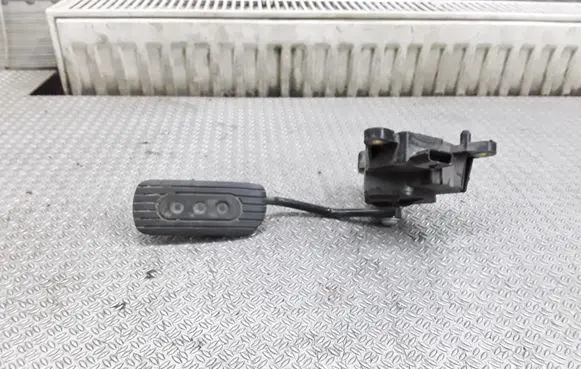 Nissan Micra Accelerator throttle pedal 18002AX605